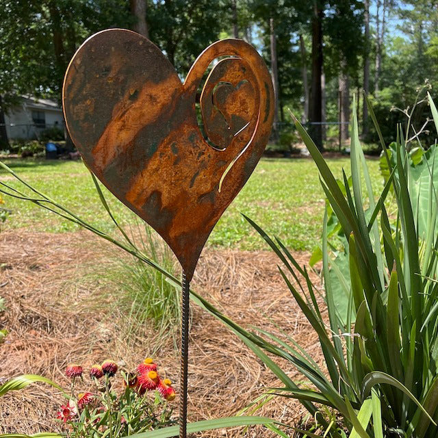 ❤️A Rusted Heart Stake in the Garden