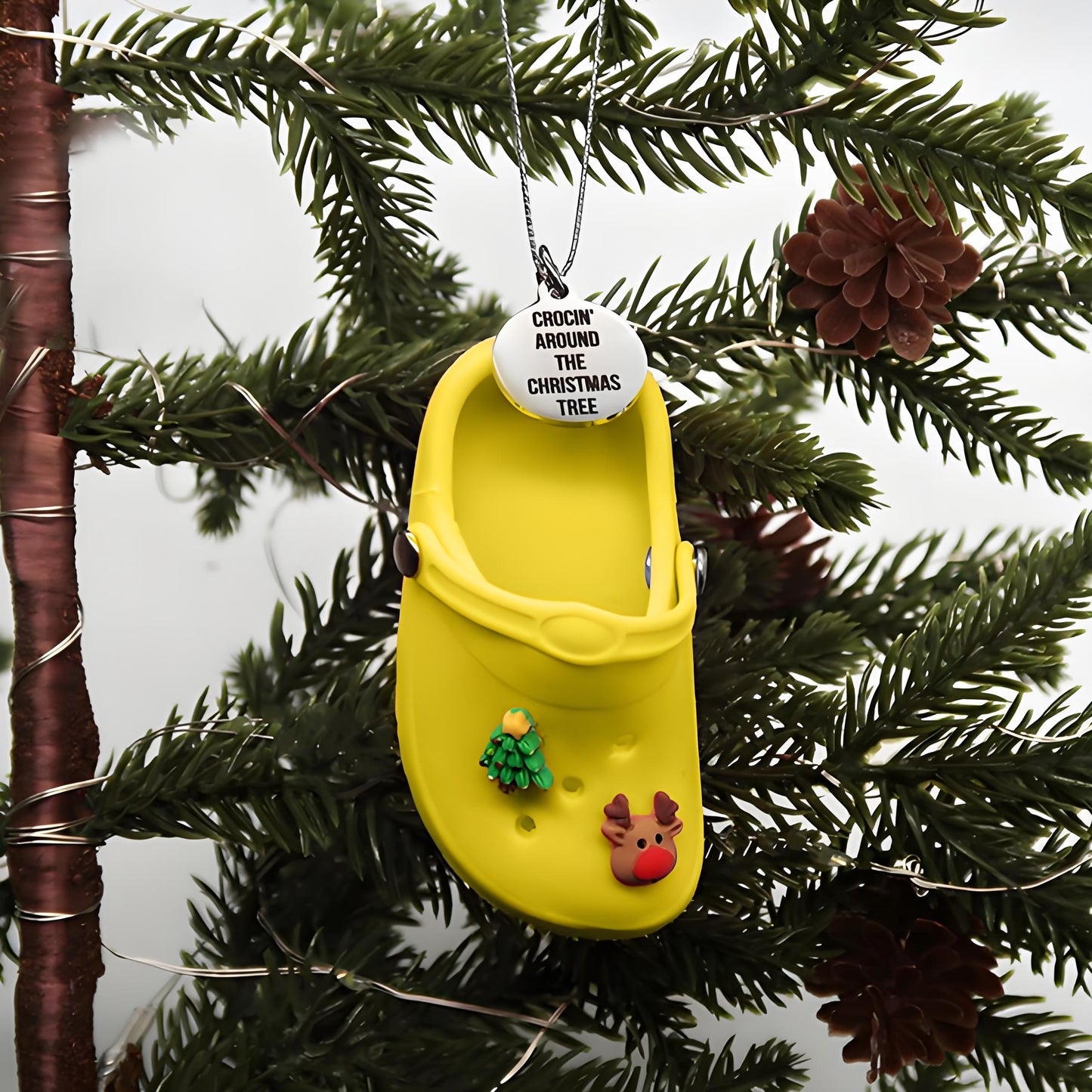 Crocin Around the Christmas Tree Ornament